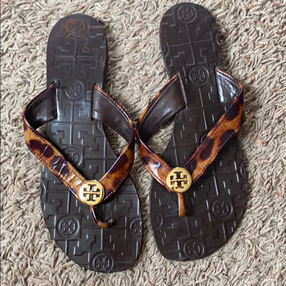 Tory Burch Thora Flip Flops in Leopard print